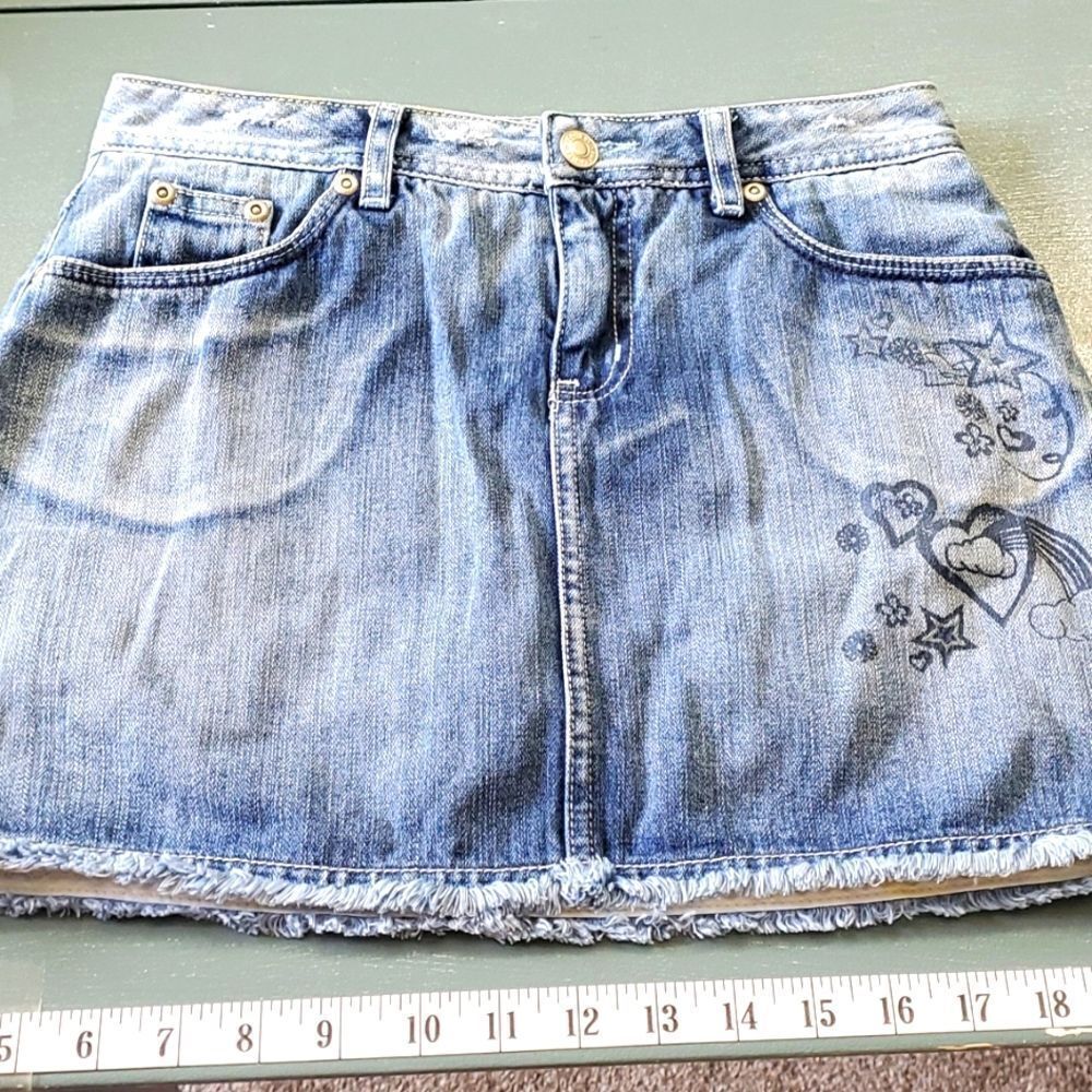Limited too. Girls Skort, denim.‎ Size 14. 5 pockets. Good used condition.